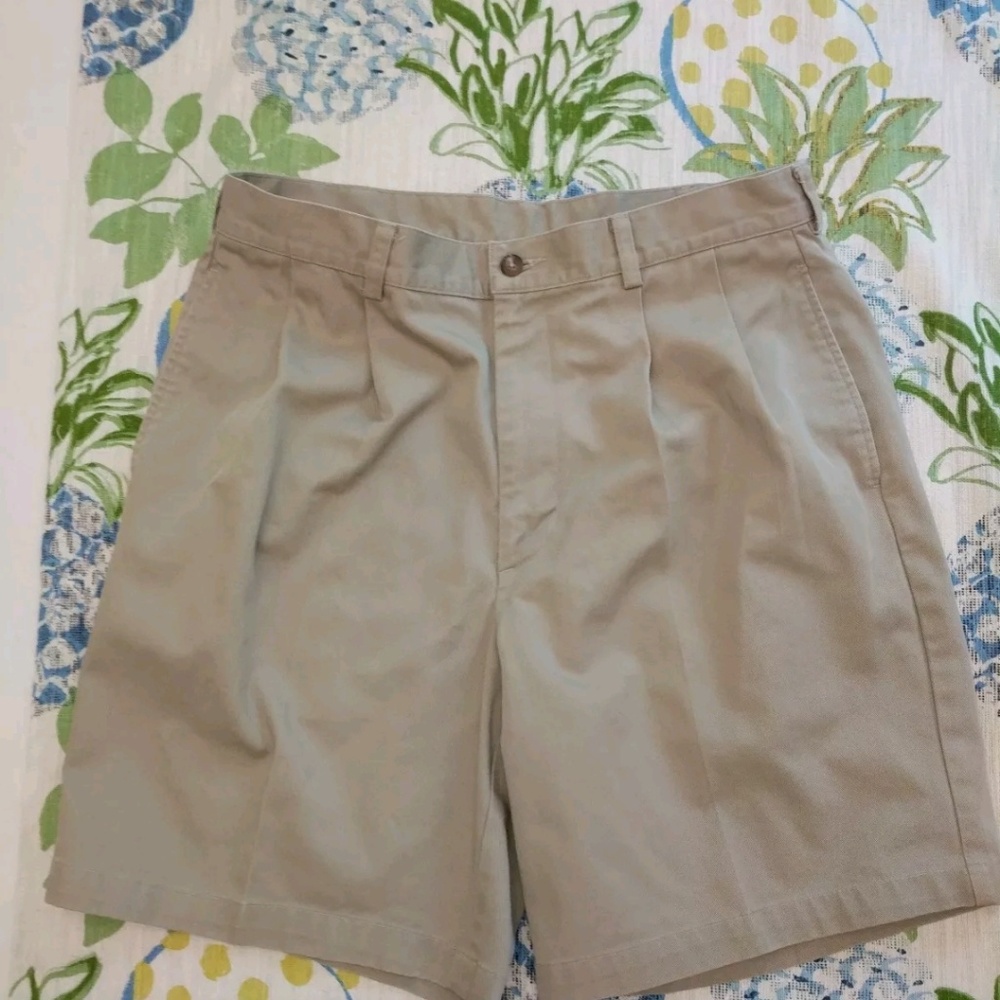 Brooks Bros. Sport Mens khaki Shorts size 34